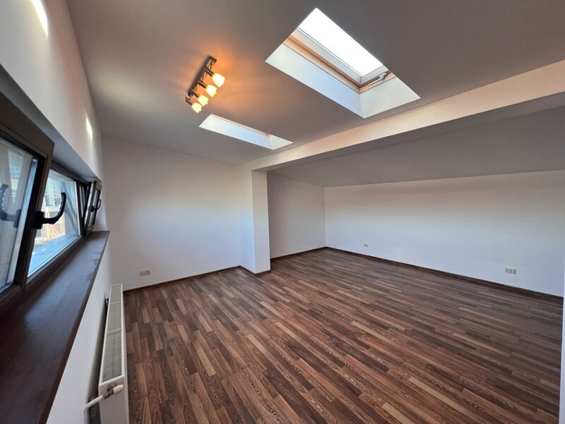 Pipera- Porsche Casa tip duplex  5 camere  Cortina North 260 mp